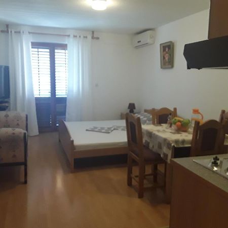 Zaton Apartmani M. Ilesh Exterior foto